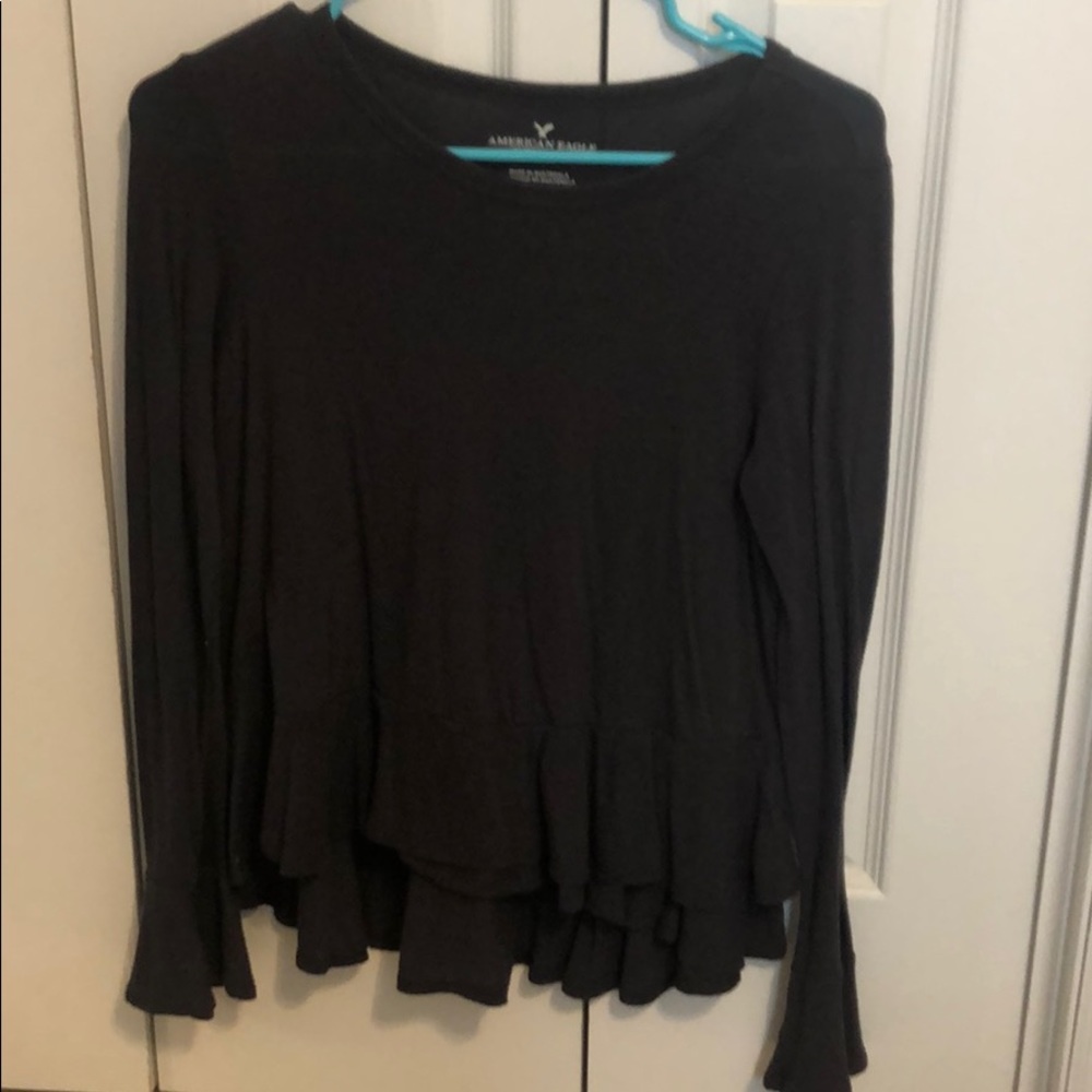 Ruffled hem grey top